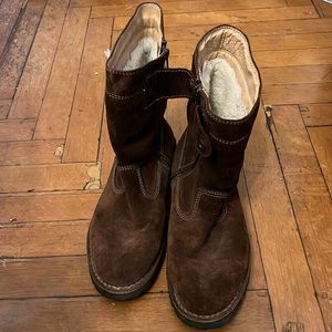 Winter boots. Great shape, hardly worn. Very warm and comfortable